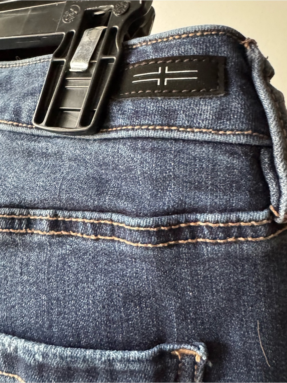 Liverpool Women’s Cropped Jeans in Medium Blue with Cuff - Picture 4 of 7